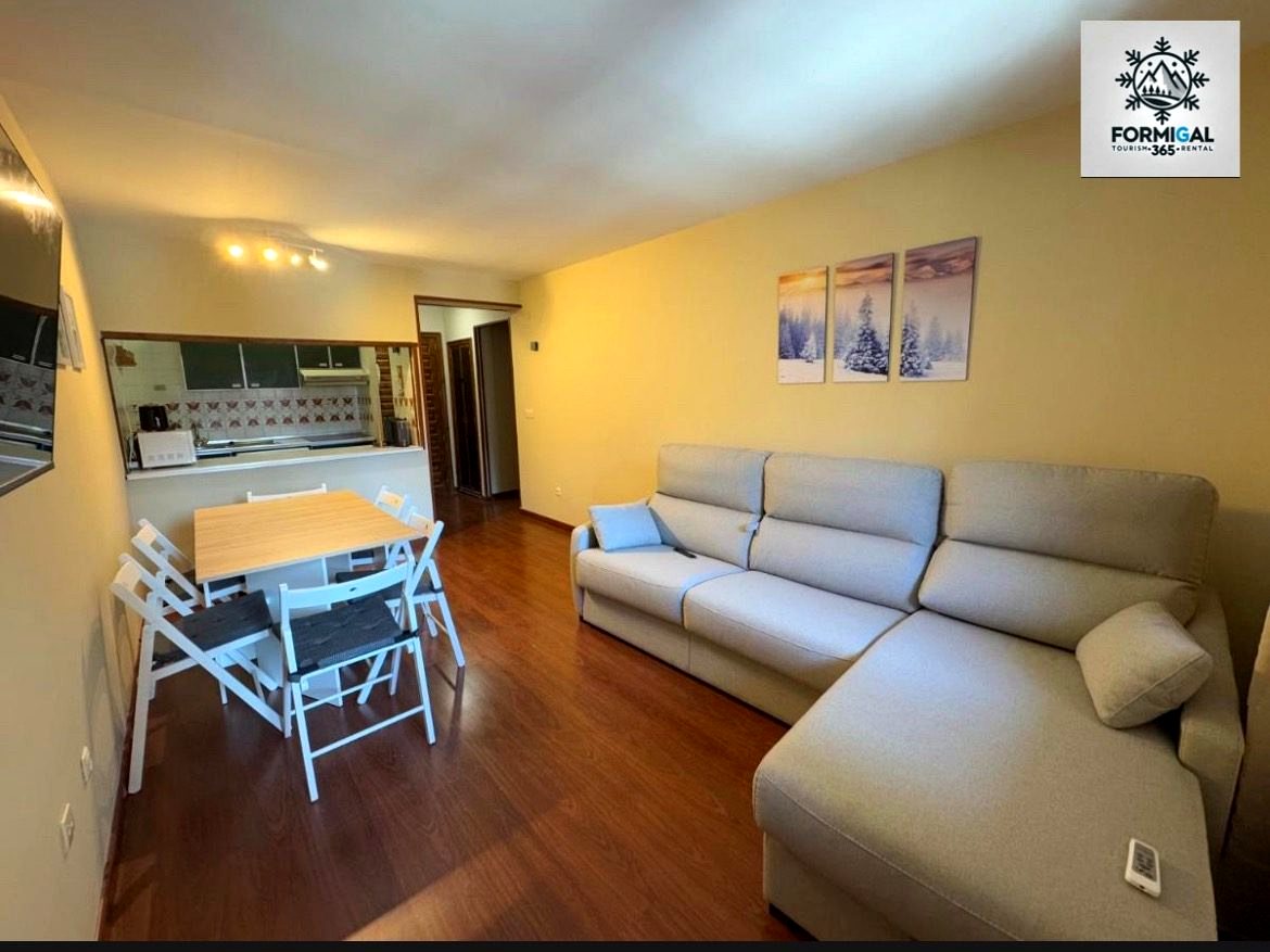 Salón del apartamento Formigal365, vista amplia