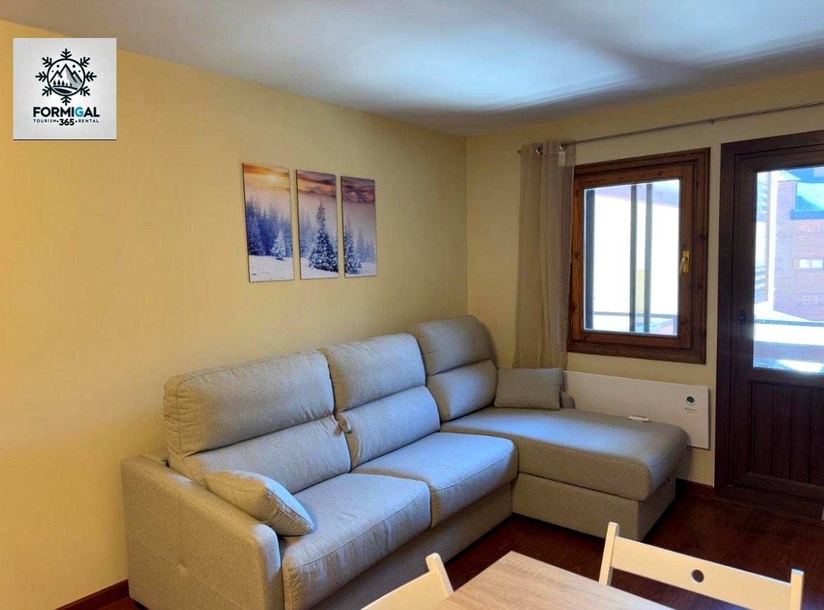 Salón del apartamento Formigal365 con decoración de montaña
